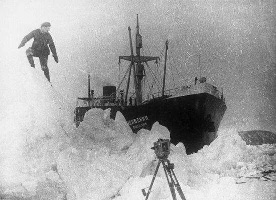 Expedition of Chelyuskin icebreaker