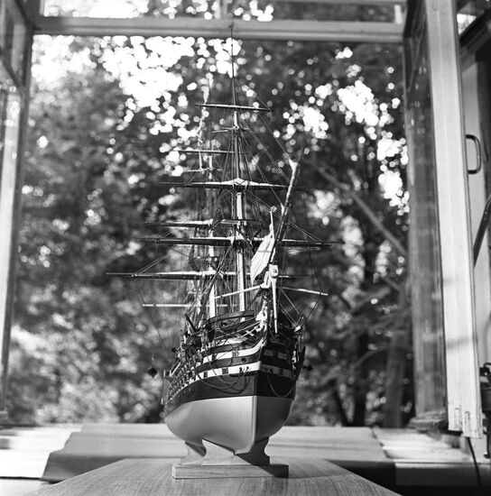 Model of sailing ship 12 Apostles