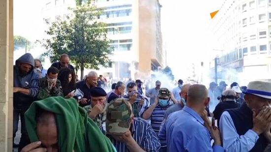 Police use tear gas to disperse riots in Beirut 