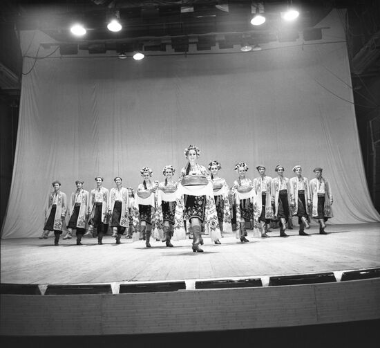 Yunost dance company