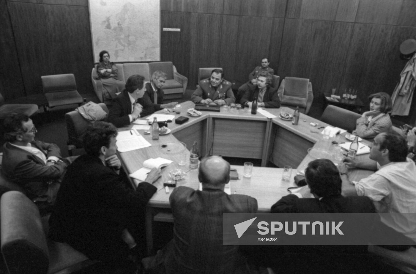 Army General Lobov meets with Dutch journalists