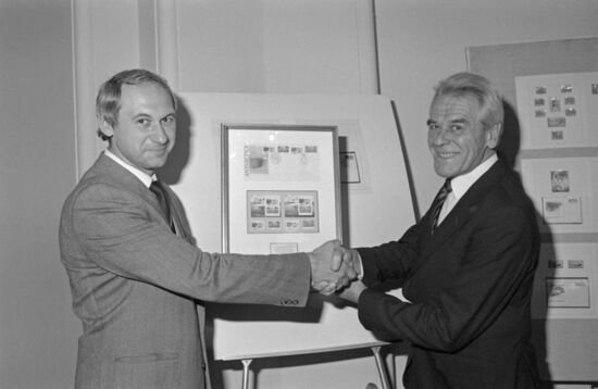 Presenting first Soviet-Australian postal stamps issue