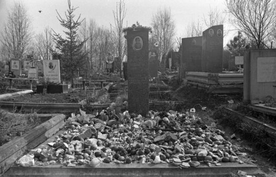 Grave of Indian boy Deva Snashpala in Khovanskoye Cemetery