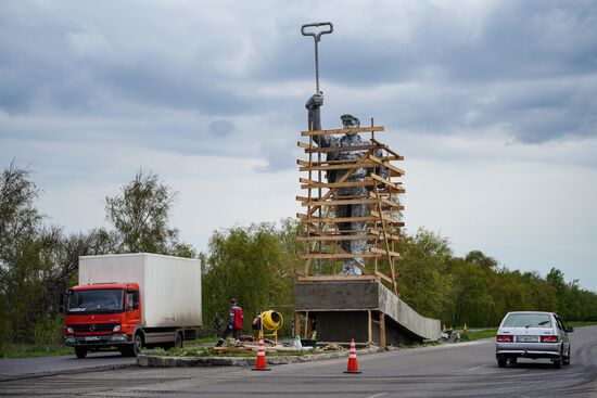 Russia Ukraine Military Operation Monument Restoration