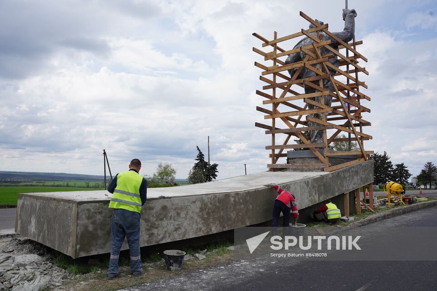 Russia Ukraine Military Operation Monument Restoration