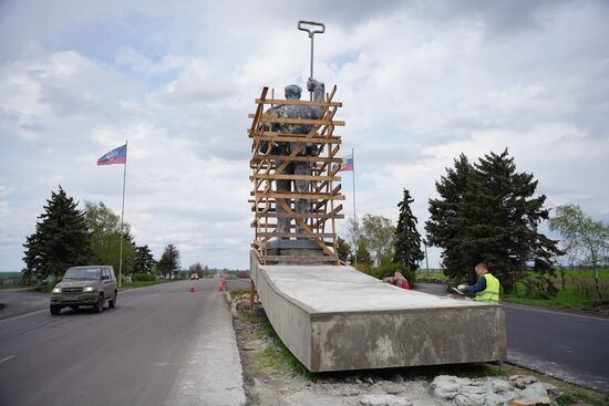 Russia Ukraine Military Operation Monument Restoration