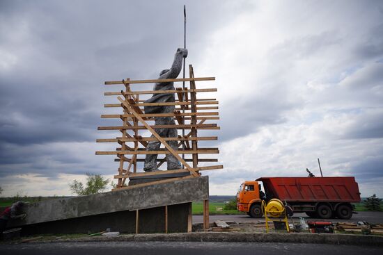 Russia Ukraine Military Operation Monument Restoration