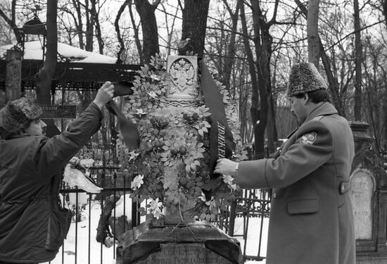 Cross memorial to Romanov Dynasty at Vagankovo Cemetery in Moscow