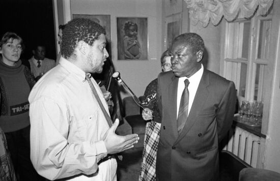 Exhibition of paintings by Angolan artists in Moscow