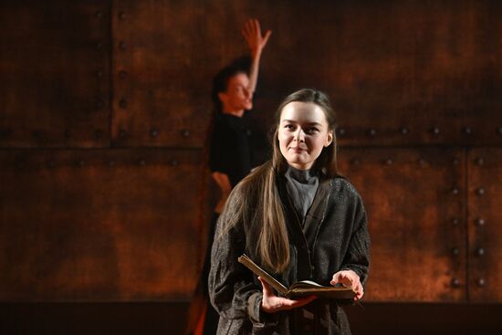 Russia Theatre Philistines