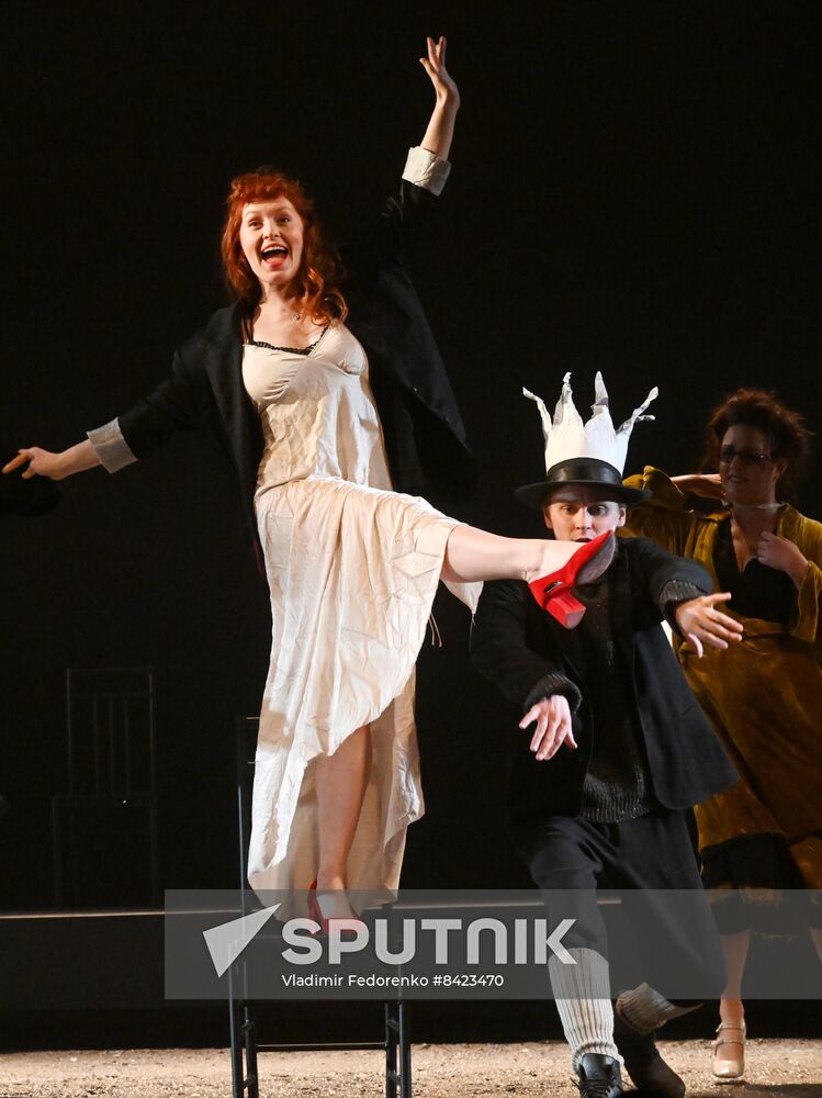 Russia Theatre Philistines