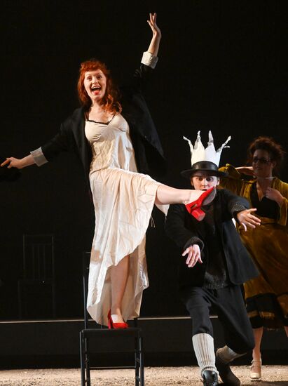 Russia Theatre Philistines