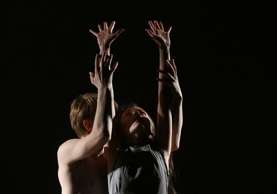 Russia Theatre Philistines