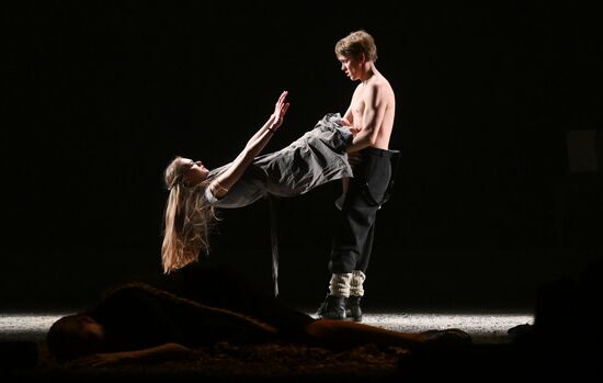 Russia Theatre Philistines
