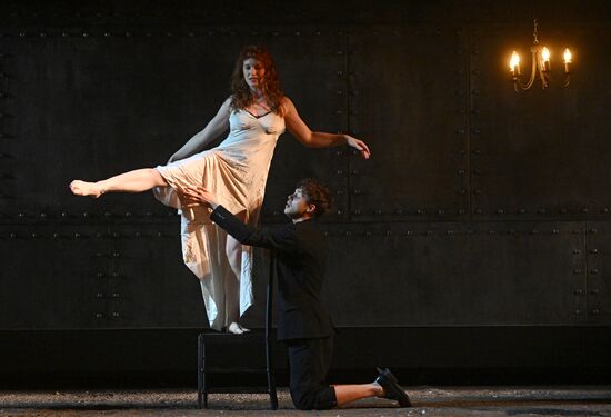 Russia Theatre Philistines