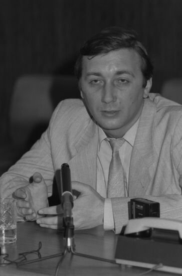 Roundtable discussion at Novosti Press Agency