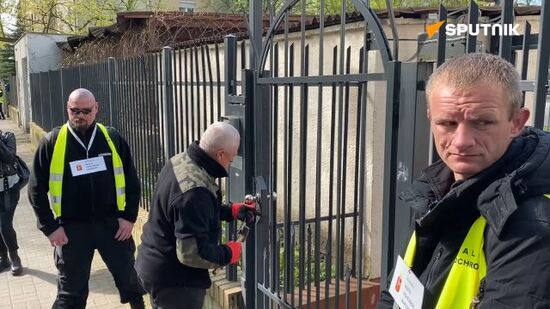 Polish officials storm the Russian embassy school in Warsaw