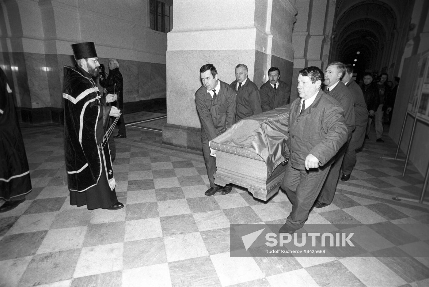Ceremony to rebury remains of imperial family members
