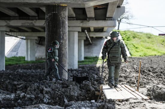 Russia Ukraine Military Operation Bridge Restoration