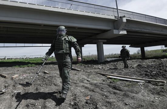 Russia Ukraine Military Operation Bridge Restoration