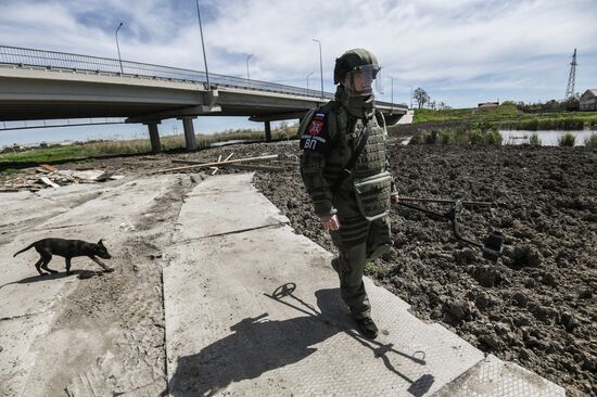 Russia Ukraine Military Operation Bridge Restoration