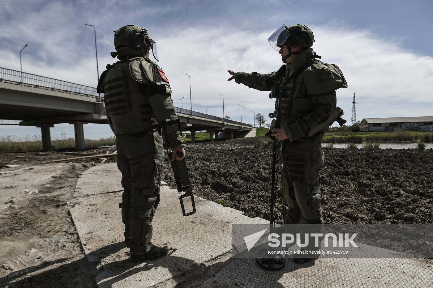 Russia Ukraine Military Operation Bridge Restoration