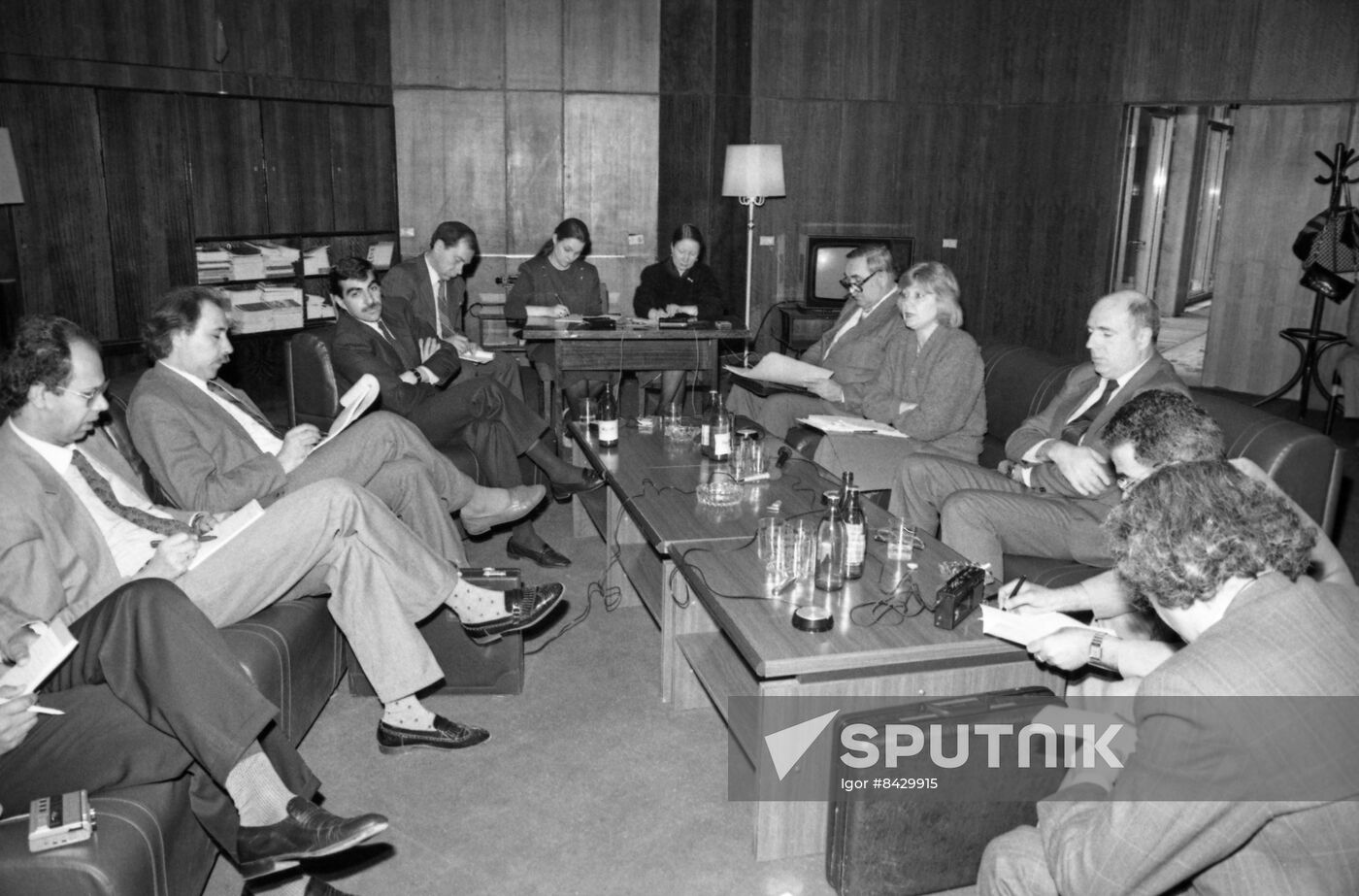 Roundtable discussion at Novosti Press Agency