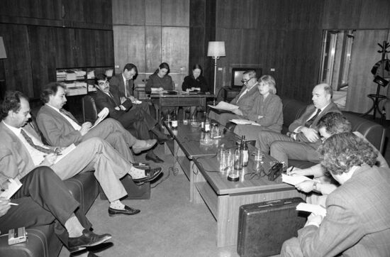 Roundtable discussion at Novosti Press Agency