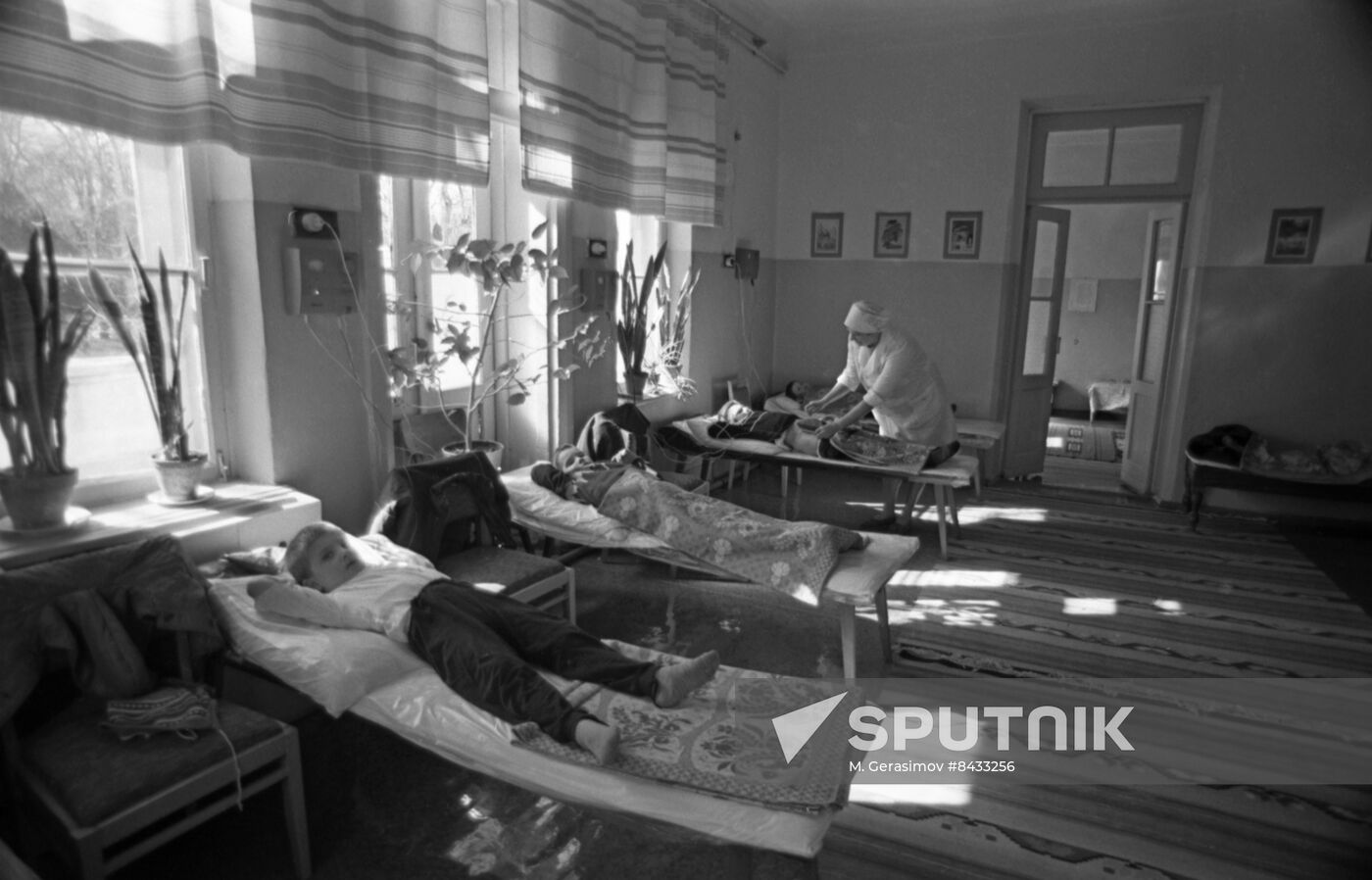 Yuzhny (Southern) sanatorium for children in Yevpatoriya