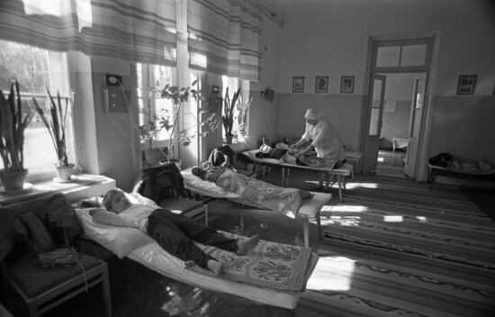 Yuzhny (Southern) sanatorium for children in Yevpatoriya