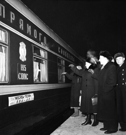 Launching direct passenger trains between Moscow and Beijing