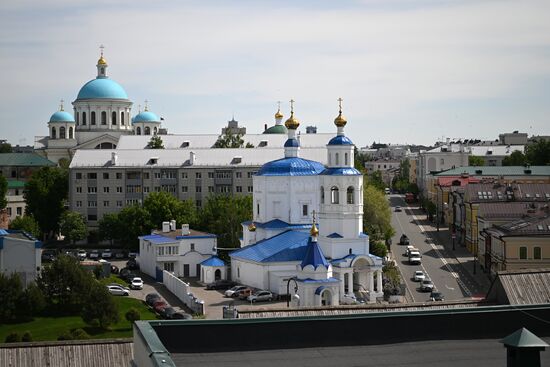 The Church of Paraskeva Pyatnitsa (foreground) and the Kazan Cathedral of the Kazan Bogoroditsky Monastery in Kazan. Kazan will host the XIV International Economic Forum "RUSSIA — ISLAMIC WORLD: KAZANFORUM" 2023. Photos can be used if there is a mandatory link to the source. Location: Russia, Kazan. Author: Svetlana Shevchenko/ANO “Directorate for Sports and Social Projects”. Kazan ahead of KAZANFORUM 2023