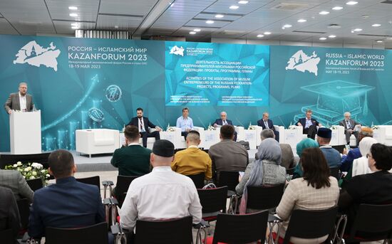 Participants in a session, Russia – Countries of the Muslim World in the New Matrix of International Economic Relations, held during the XIV International Economic Forum "Russia – Islamic World: KazanForum." Crediting the source is mandatory when using the photo. Location: Russia, Republic of Tatarstan, Kazan. Author: Vladimir Astapkovich/ANO “Directorate for Sports and Social Projects”. KAZANFORUM 2023. Russia – Countries of Muslim World in New Matrix of International Economic Relations