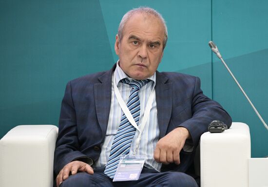 Vadim Khomenko, Vice-President of the Academy of Sciences of the Republic of Tatarstan, takes part in a session, Russia – Countries of the Muslim World in the New Matrix of International Economic Relations, during the XIV International Economic Forum "Russia – Islamic World: KazanForum." Crediting the source is mandatory when using the photo. Location: Russia, Republic of Tatarstan, Kazan. Author: Vladimir Astapkovich/ANO “Directorate for Sports and Social Projects”. KAZANFORUM 2023. Russia – Countries of Muslim World in New Matrix of International Economic Relations