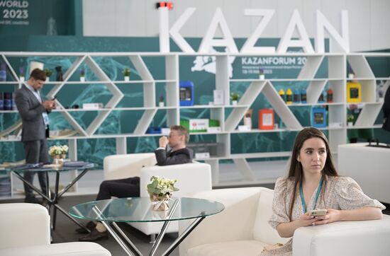 Guests at the 14th Russia - Islamic World: KazanForum International Economic Forum. Crediting the source is mandatory when using the photo. Location: Russia, Republic of Tatarstan, Kazan. Author: Vladimir Astapkovich/ANO “Directorate for Sports and Social Projects”. KAZANFORUM 2023. Sidelines