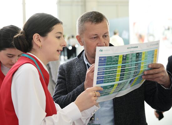 Guests at the 14th Russia - Islamic World: KazanForum International Economic Forum. Crediting the source is mandatory when using the photo. Location: Russia, Republic of Tatarstan, Kazan. Author: Vladimir Astapkovich/ANO “Directorate for Sports and Social Projects”. KAZANFORUM 2023. Sidelines