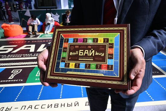 A participant in the Business Interactive Game on Islamic Finance "Buy," organized by the Russian Islamic University, as part of the XIV International Economic Forum RUSSIA — ISLAMIC WORLD: KAZANFORUM 2023. Crediting the source is mandatory when using the photo. Location: Russia, Republic of Tatarstan, Kazan. Author: Ilya Pitalev/ANO “Directorate for Sports and Social Projects”. KAZANFORUM 2023. Business Interactive Game on Islamic Finance "Buy"