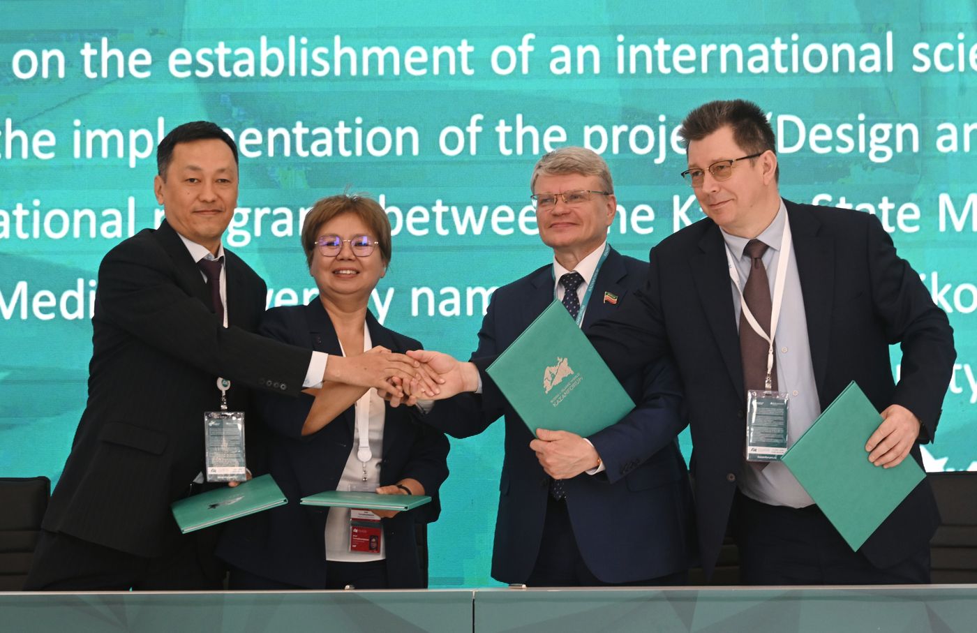 KAZANFORUM 2023. Signing documents