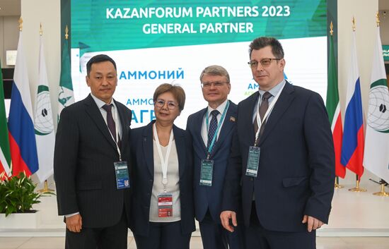 KAZANFORUM 2023. Signing documents