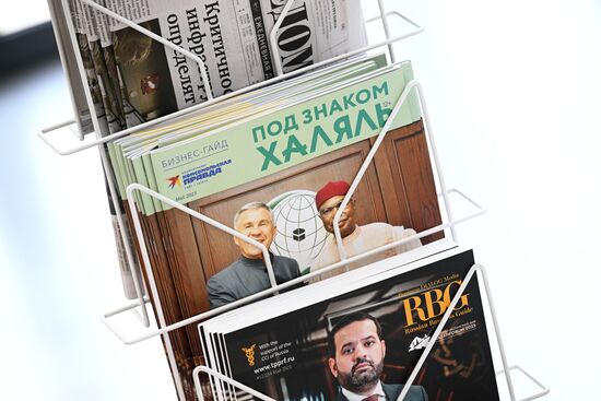 Press at the 14th Russia - Islamic World: KazanForum International Economic Forum. Crediting the source is mandatory when using the photo. Location: Russia, Republic of Tatarstan, Kazan. Author: Ramil Sitdikov/ANO “Directorate for Sports and Social Projects”. KAZANFORUM 2023. Sidelines