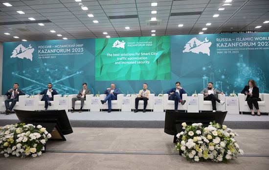Participants in the session on The Best Solutions for Smart City: Optimizing Traffic and Improving Security as part of the XIV International Economic Forum RUSSIA — ISLAMIC WORLD: KAZANFORUM 2023. Crediting the source is mandatory when using the photo. Location: Russia, Republic of Tatarstan, Kazan. Author: Vladimir Astapkovich/ANO “Directorate for Sports and Social Projects”. KAZANFORUM 2023. The Best Solutions for Smart City: Optimizing Traffic and Improving Security