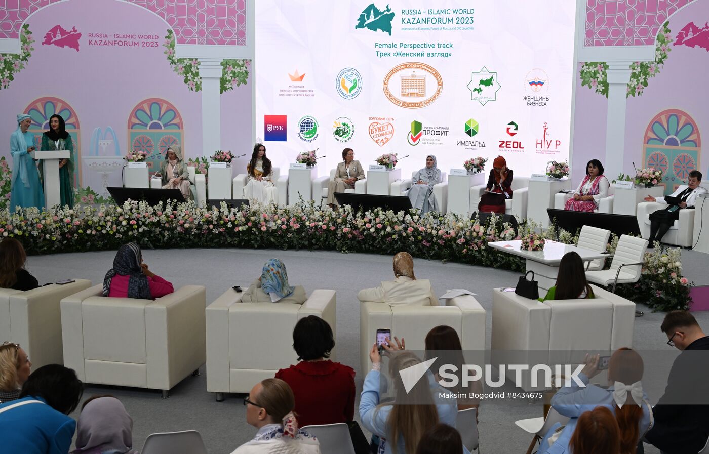 Opening ceremony of the Women’s Outlook track