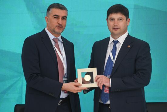 KAZANFORUM 2023. Signing documents