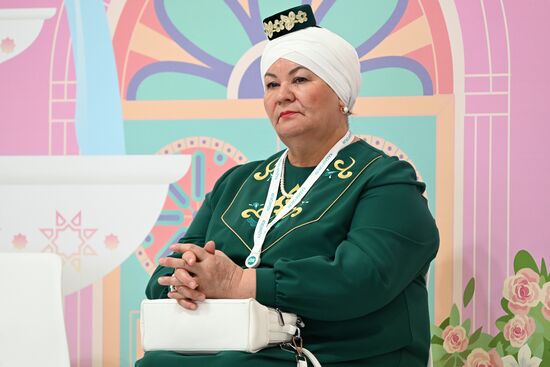 A participant in the XIV International Economic Forum RUSSIA — ISLAMIC WORLD: KAZANFORUM 2023 at the opening ceremony of the Women’s Outlook track. Crediting the source is mandatory when using the photo. Location: Russia, Republic of Tatarstan, Kazan. Author: Maksim Bogodvid/ANO “Directorate for Sports and Social Projects”. Opening ceremony of the Women’s Outlook track