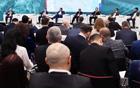 Participants of the session on the development of the North-South international transport corridor held as part of the 14th Russia - Islamic World: KazanForum International Economic Forum. Crediting the source is mandatory when using the photo. Location: Russia, Republic of Tatarstan, Kazan. Author: Alexey Maishev/ANO “Directorate for Sports and Social Projects”. KAZANFORUM 2023. On the development of the North-South international transport corridor