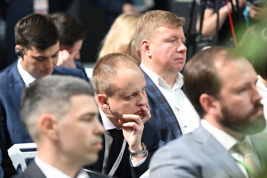 Participants in the XIV International Economic Forum RUSSIA — ISLAMIC WORLD: KAZANFORUM 2023 at the session on Technological Sovereignty as a Guarantee of Sustainable Development in the Modern World. Crediting the source is mandatory when using the photo. Location: Russia, Republic of Tatarstan, Kazan. Author: Maksim Bogodvid/ANO “Directorate for Sports and Social Projects”. KAZANFORUM 2023. Technological Sovereignty as a Guarantee of Sustainable Development in the Modern World