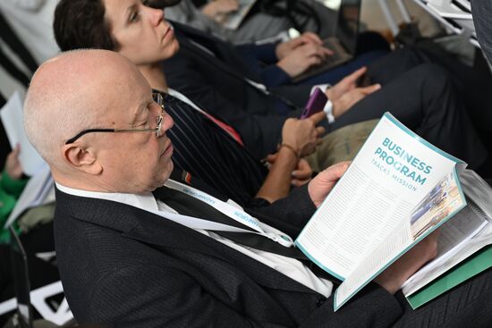 Participants in the XIV International Economic Forum RUSSIA — ISLAMIC WORLD: KAZANFORUM 2023 at the session on Technological Sovereignty as a Guarantee of Sustainable Development in the Modern World. Crediting the source is mandatory when using the photo. Location: Russia, Republic of Tatarstan, Kazan. Author: Maksim Bogodvid/ANO “Directorate for Sports and Social Projects”. KAZANFORUM 2023. Technological Sovereignty as a Guarantee of Sustainable Development in the Modern World