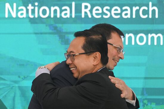 KAZANFORUM 2023. Signing documents