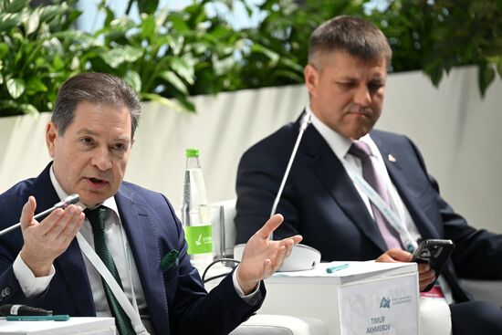 Andrey Bezrukov, President of the Association for the Export of Technological Sovereignty, left, and Timur Akhmerov, General Director of Bars Group, at the session on Technological Sovereignty as a Guarantee of Sustainable Development in the Modern World as part of the XIV International Economic Forum RUSSIA — ISLAMIC WORLD: KAZANFORUM 2023. Crediting the source is mandatory when using the photo. Location: Russia, Republic of Tatarstan, Kazan. Author: Maksim Bogodvid/ANO “Directorate for Sports and Social Projects”. KAZANFORUM 2023. Technological Sovereignty as a Guarantee of Sustainable Development in the Modern World