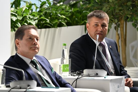 Andrey Bezrukov, President of the Association for the Export of Technological Sovereignty, left, and Timur Akhmerov, General Director of Bars Group, at the session on Technological Sovereignty as a Guarantee of Sustainable Development in the Modern World as part of the XIV International Economic Forum RUSSIA — ISLAMIC WORLD: KAZANFORUM 2023. Crediting the source is mandatory when using the photo. Location: Russia, Republic of Tatarstan, Kazan. Author: Maksim Bogodvid/ANO “Directorate for Sports and Social Projects”. KAZANFORUM 2023. Technological Sovereignty as a Guarantee of Sustainable Development in the Modern World